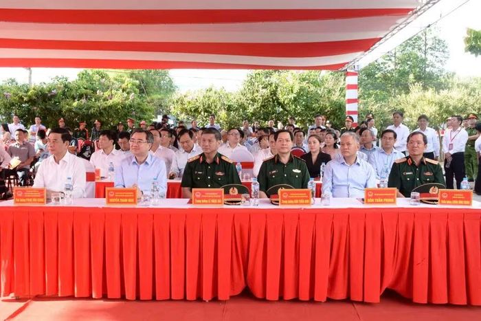 Đại biểu dự lễ khởi công khởi công công trình nhà tránh lũ Đắk Lắk. (Ảnh: TT)