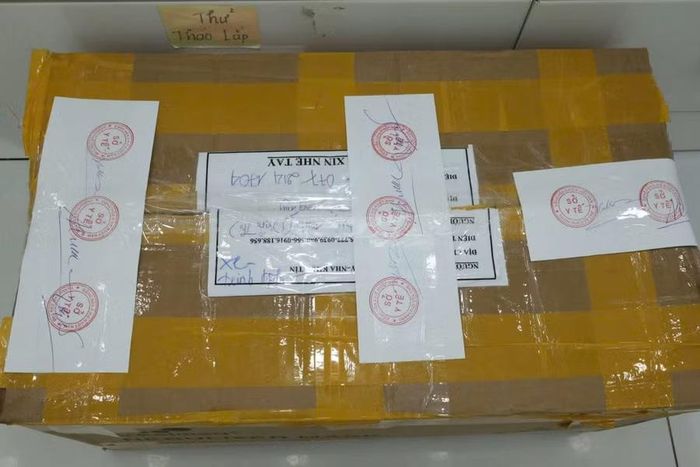 Trang thiết bị của Cơ sở Nha khoa Quốc tế Tuệ Minh tại phường Long Mỹ bị niêm phong. Ảnh: Công an TP Cần Thơ.