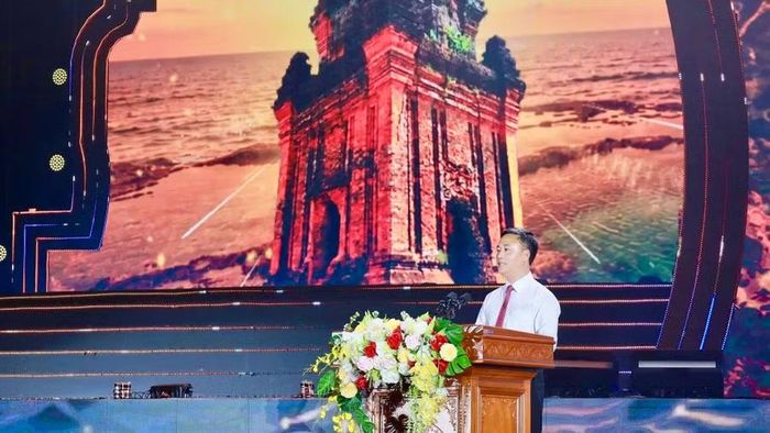 Chủ tịch UBND tỉnh Khánh Hòa Nguyễn Việt Hùng phát biểu tại Lễ khai mạc.