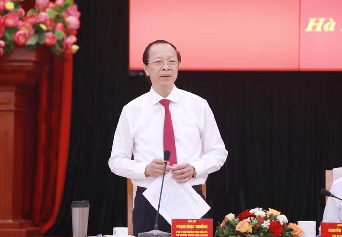 Phó Bí thư Thường trực Đảng ủy Bộ GD&amp;ĐT, Thứ trưởng Thường trực Phạm Ngọc Thưởng phát biểu kết luận hội nghị.