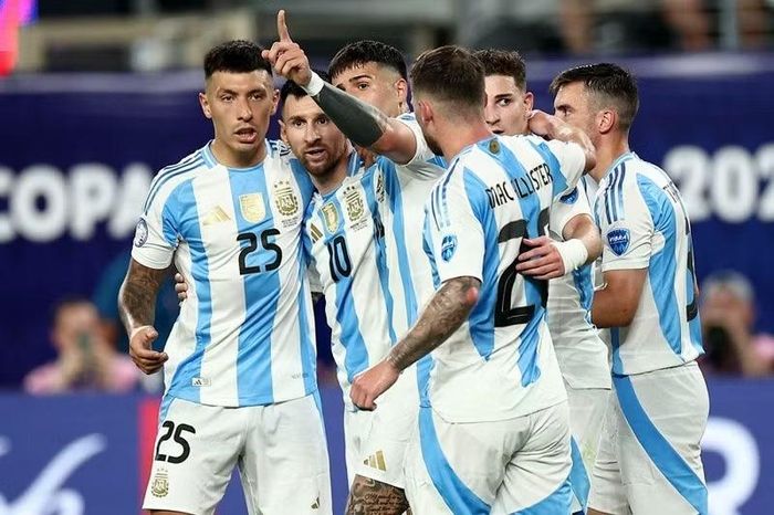 Các dự đoán phổ biến nhất là: Trang Squawka dự đoán, đội tuyển Argentina sẽ thắng 3-0 trước Jordan.