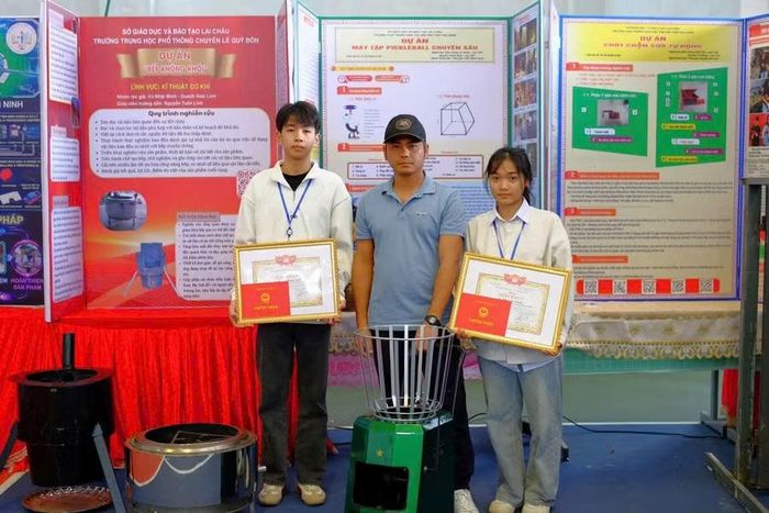Học sinh Trường PTDTNT THPT Ka Lăng đạt giải tại Cuộc thi nghiên cứu khoa học kỹ thuật dành cho học sinh trung học tỉnh Lai Châu.
