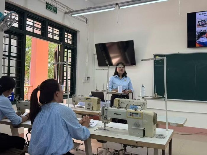 Hội giảng thu hút 10 nhà giáo đến từ 5 khoa chuyên môn.