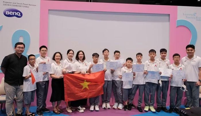 Các tuyển thủ nhí Việt Nam nhận giải tại ROBOG Asia Cup 2026.