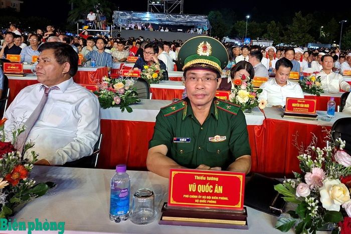 Thiếu tướng Vũ Quốc Ân, Phó Chính ủy Bộ đội Biên phòng dự khai mạc Ngày hội Văn hóa dân tộc Chăm lần thứ VI năm 2026. Ảnh: Hải Luận