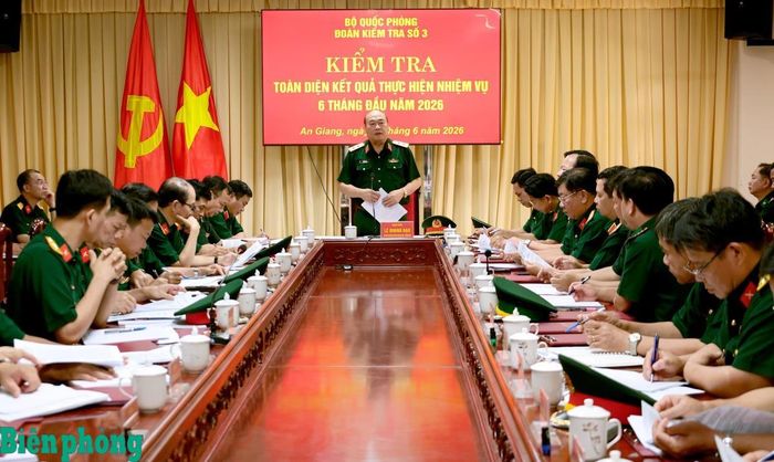 Trung tướng Lê Quang Đạo, Phó Tổng Tham mưu trưởng Quân đội nhân dân Việt Nam phát biểu kết luận kiểm tra. Ảnh: Tuấn Kiệt