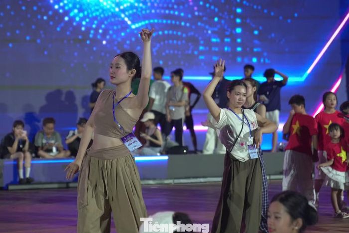 Dự kiến hơn 20.000 khán giả có mặt trực tiếp tại sân khấu, đồng thời chương trình được livestream trên nền tảng số để mở rộng khả năng tiếp cận đến công chúng cả nước.