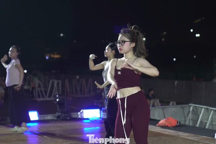 Bằng ngôn ngữ âm nhạc hiện đại, chương trình mở ra không gian gặp gỡ của nhiều thế hệ, nơi thanh xuân được nhìn lại, được tiếp nối và được thắp sáng bằng năng lượng của hôm nay.
