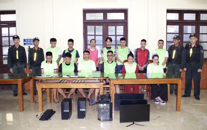 Nhóm đối tượng tại cơ quan công an.