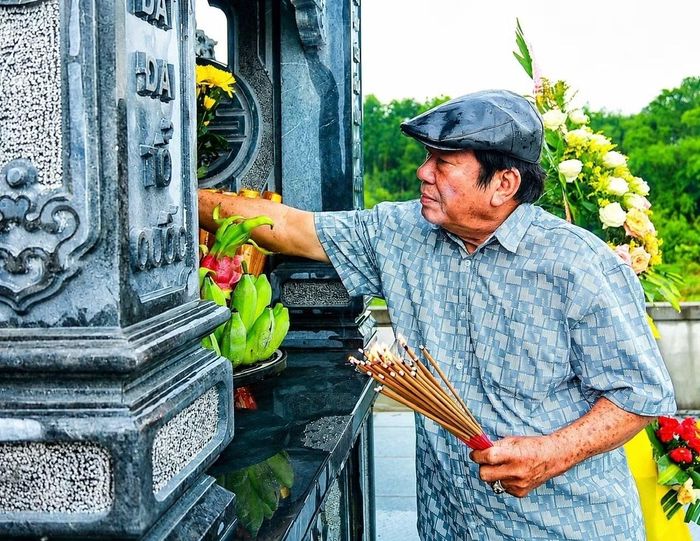 Suốt hơn nửa thế kỷ, ông Bùi Hữu Tuấn lặng lẽ chăm sóc các hương hồn liệt sỹ như chính người thân của mình