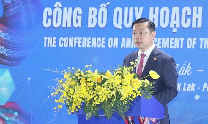 Ông Đỗ Hữu Huy - Chủ tịch UBND tỉnh Đắk Lắk phát biểu tại hội nghị sáng 27/6.