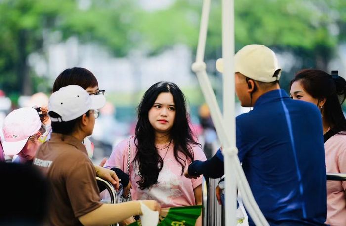 Đội ngũ rà soát kiểm tra tỉ mỉ từng chiếc vé để đảm bảo chính chủ, đúng quy định, không để lọt những tấm vé chưa đúng quy định.