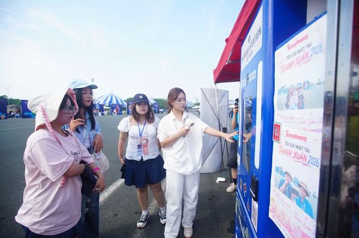 Khu vực photobooth cũng thu hút sự chú ý từ người hâm mộ.