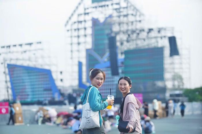 Người hâm mộ nữ rạng rỡ, nóng lòng gặp Võ Hạ Trâm, buitruonglinh, Đông Hùng, Hà Myo.