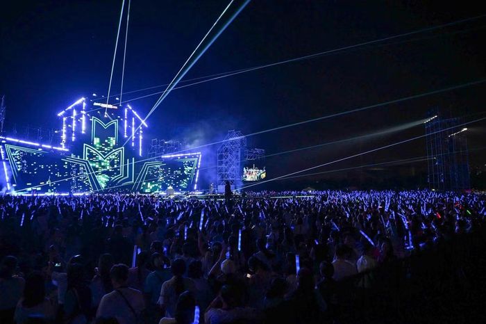 Lightstick ngập tràn Trường đua F1.