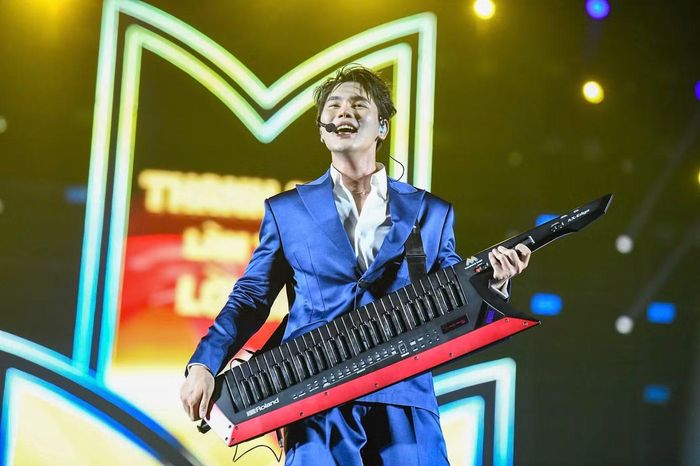 Sự xuất hiện của Lâm Phúc được xem là một trong những điểm nhấn đáng chú ý của chương trình khi nam ca sĩ sở hữu chất giọng sáng, giàu cảm xúc cùng phong cách trình diễn gần gũi với thế hệ khán giả trẻ.