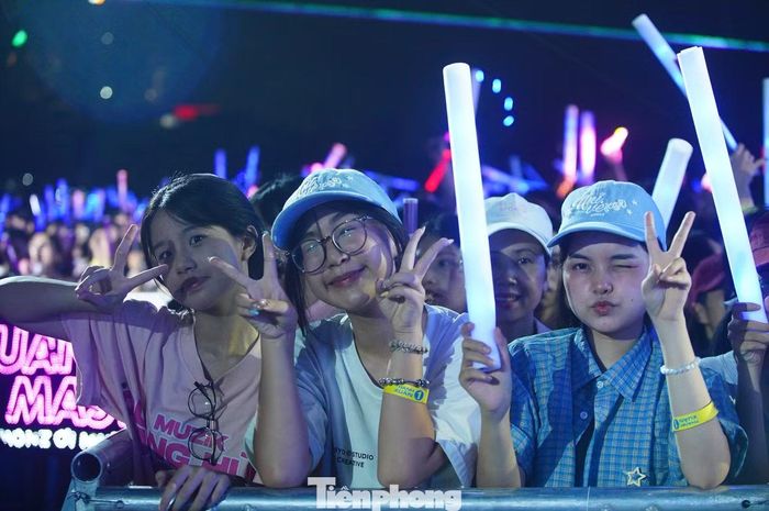 Thời tiết ưu ái concert Thanh xuân khi dịu mát hơn nhiều so với những ngày trước đó.