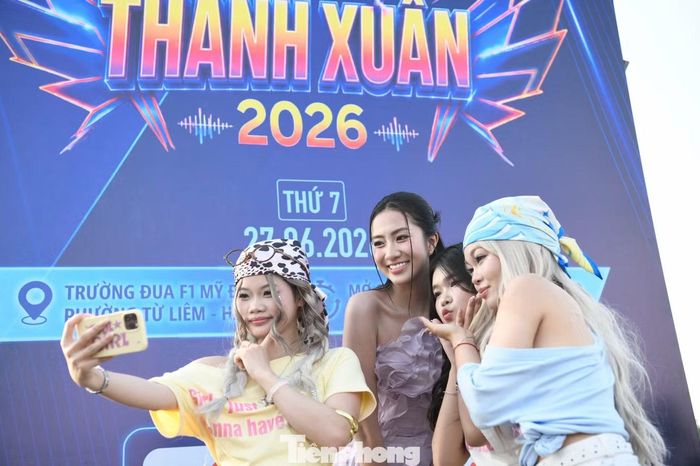 Hoa hậu Hà Trúc Linh là một trong những khán giả đổ bộ concert Thanh xuân.