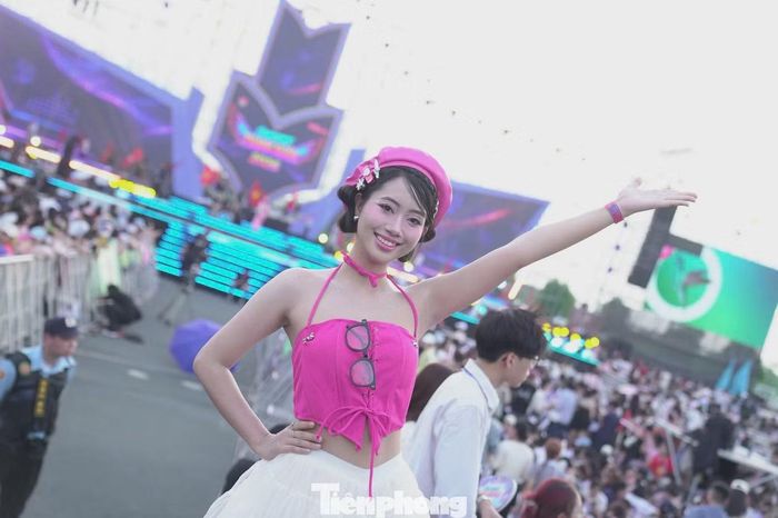 Họ cho biết đã chuẩn bị kỹ lưỡng cả về trang phục lẫn tinh thần để sẵn sàng hòa mình vào một đêm nhạc đầy cảm xúc và đáng nhớ.
