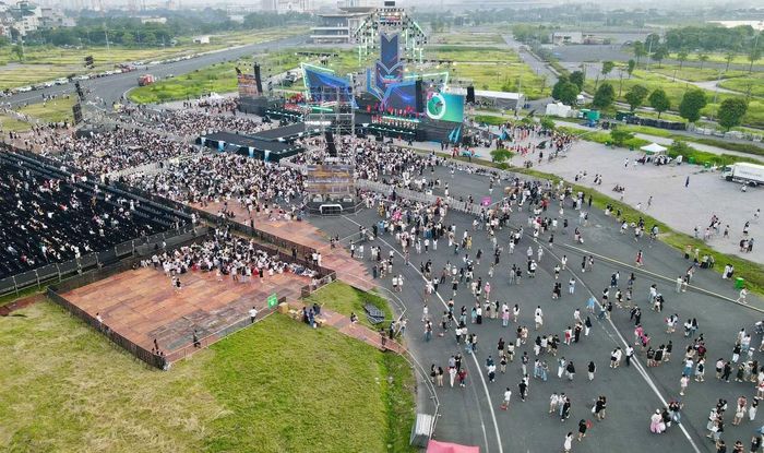Các fanzone được bố trí bao quanh sân khấu, đảm bảo trải nghiệm nghệ thuật cho khán giả.