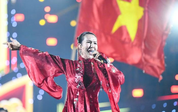 Khép lại chương đầu tiên là liên khúc Tự nguyện - Mãi mãi tuổi 20 qua phần trình diễn của Võ Hạ Trâm và Đông Hùng, như lời tri ân dành cho những người đã hiến dâng tuổi trẻ cho Tổ quốc.