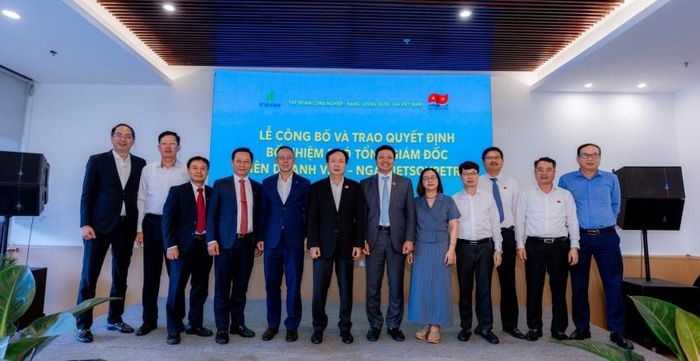 Lãnh đạo Petrovietnam và Ban lãnh đạo Vietsovpetro chúc mừng tân Phó Tổng Giám đốc Vietsovpetro Nguyễn Đức Chính