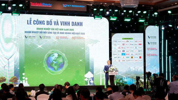 Ông Nguyễn Đức Hiển, Phó Trưởng Ban Chính sách, Chiến lược Trung ương, cho rằng quá trình phát triển trong giai đoạn mới cần gắn với các chuyển đổi lớn, bao gồm chuyển đổi số, chuyển đổi xanh, chuyển đổi năng lượng, chuyển đổi nguồn nhân lực và chuyển đổi quản trị.