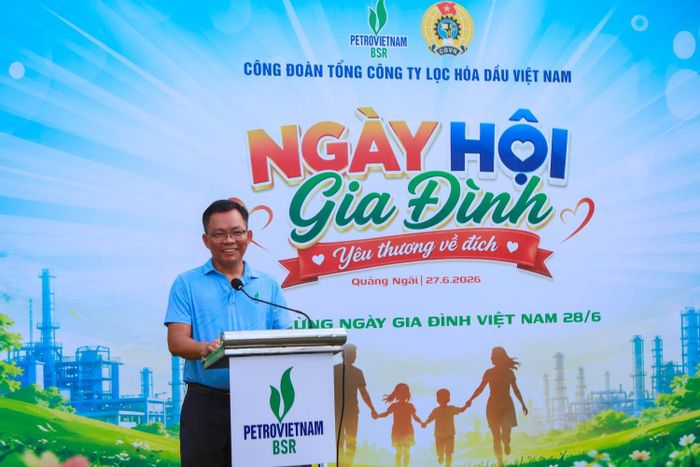 Giám đốc NMLD Dung Quất Cao Tuấn Sĩ nhấn mạnh BSR luôn xác định con người là tài sản quý giá nhất và đằng sau mỗi người lao động tận tâm là một gia đình luôn âm thầm sẻ chia, động viên và tiếp thêm nghị lực để họ hoàn thành tốt nhiệm vụ được giao.