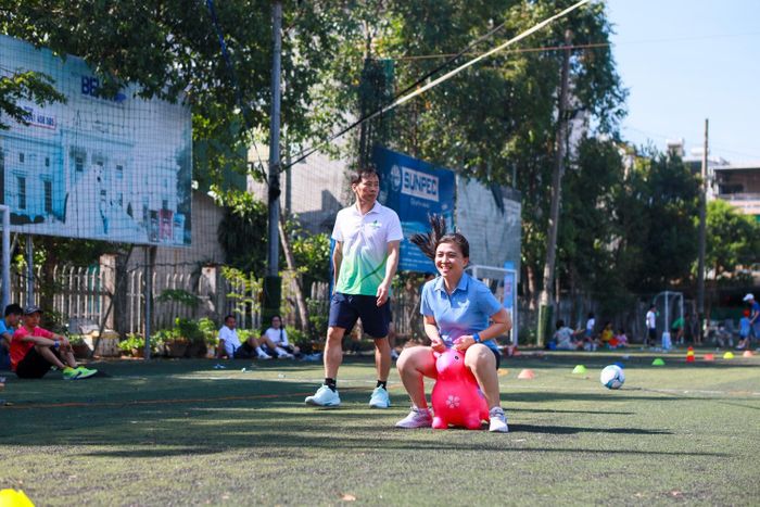 Chị Lương Thị Thu Trang, Ban Tài chính - Kế toán BSR bày tỏ sự vui tươi, hạnh phúc khi được tham gia cuộc thi chạy tiếp sức “Yêu thương về đích” do Công đoàn Tổng công ty tổ chức.