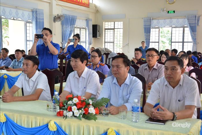 Lãnh đạo UBND phường An Phú và đại diện Báo Công lý tại phiên tòa giả định.
