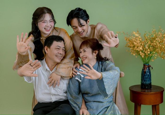Nhờ điểm tựa gia đình, Minh Thời vượt cám dỗ, nỗ lực làm nghề bằng thực lực. 