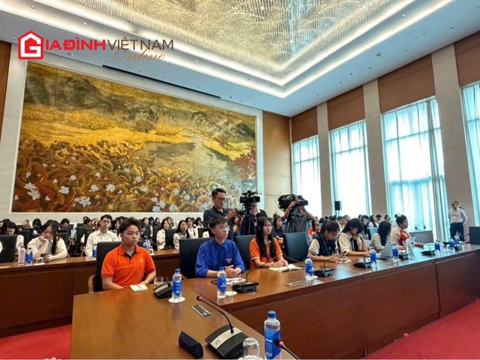 Sinh viên tham dự diễn đàn