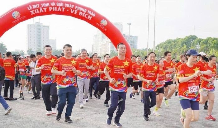 Giải chạy bộ phong trào với chủ đề "Chung một quyết tâm xây dựng xã, phường không ma túy"
