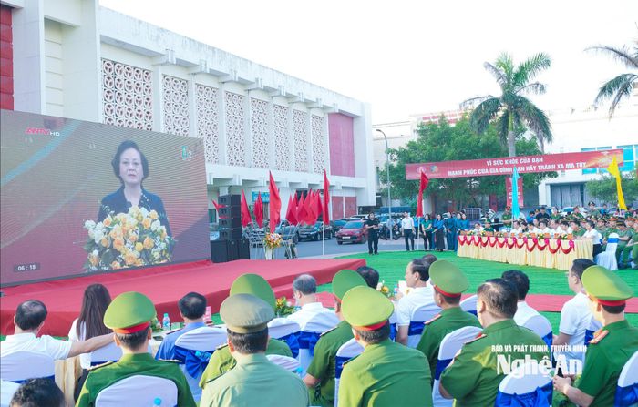 Lễ mít tinh tại điểm cầu trung tâm tỉnh Nghệ An. Ảnh: Mai Hoa
