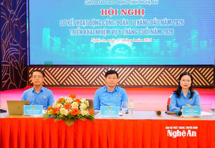 Đoàn chủ tịch chủ trì hội nghị. Ảnh: TL