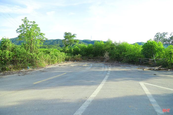 UBND tỉnh Hà Tĩnh vừa phê duyệt chủ trương đầu tư dự án xây dựng tuyến đường tỉnh 553 (ĐT.553) đoạn từ xã Thạch Xuân tới xã Hương Đô với tổng mức đầu tư dự kiến 1.440 tỷ đồng từ nguồn vốn ngân sách Trung ương, ngân sách địa phương giai đoạn 2026 - 2030.