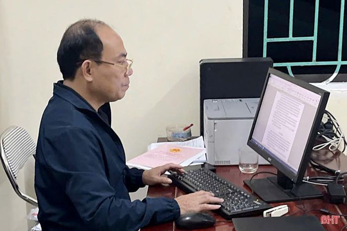 Từ ngày mô hình chính quyền địa phương 2 cấp được triển khai, ở nhiều địa phương, những trụ sở mới sáng đèn từ rất sớm và tắt đèn khi dân đã lên đèn.