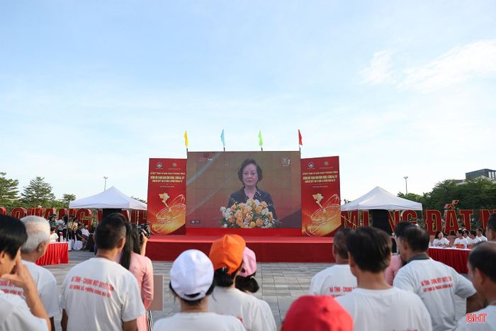 Đồng chí Phạm Thị Thanh Trà - Bí thư Trung ương Đảng, Phó Thủ tướng Chính phủ, Chủ tịch Ủy ban Quốc gia phòng, chống AIDS, ma túy, mại dâm phát biểu tại buổi lễ.