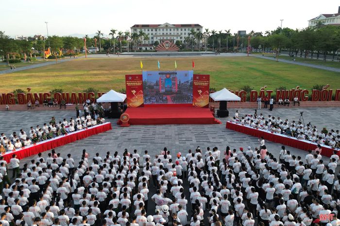 Toàn cảnh chương trình tại điểm cầu Hà Tĩnh.