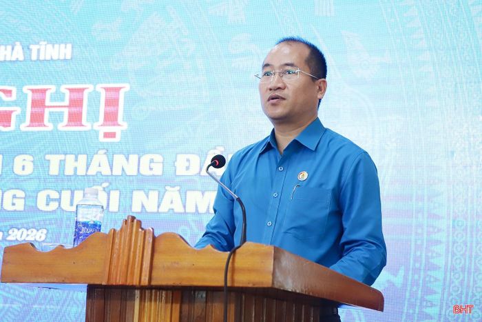 Phó Chủ tịch Ủy ban MTTQ tỉnh, Chủ tịch LĐLĐ tỉnh Nguyễn Thế Hoàn quán triệt một số nhiệm vụ thời gian tới.