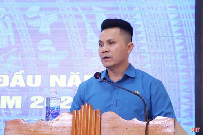  Ông Hồ Sỹ Quốc - Chủ tịch Công đoàn cơ sở Công ty TNHH Gang thép Hưng Nghiệp Formosa Hà Tĩnh đề xuất một số vấn đề liên quan đến công tác chăm lo đời sống cho người lao động. 