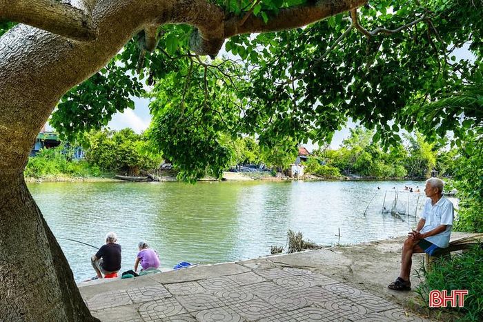 Một bến nước bình yên là điều làm nên nỗi nhớ tha thiết trong lòng những người con xa xứ.