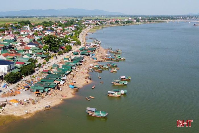 Sông hình thành nên những làng quê và bản sắc gắn với từng vùng đất. (Ảnh Sỹ Hoàng)