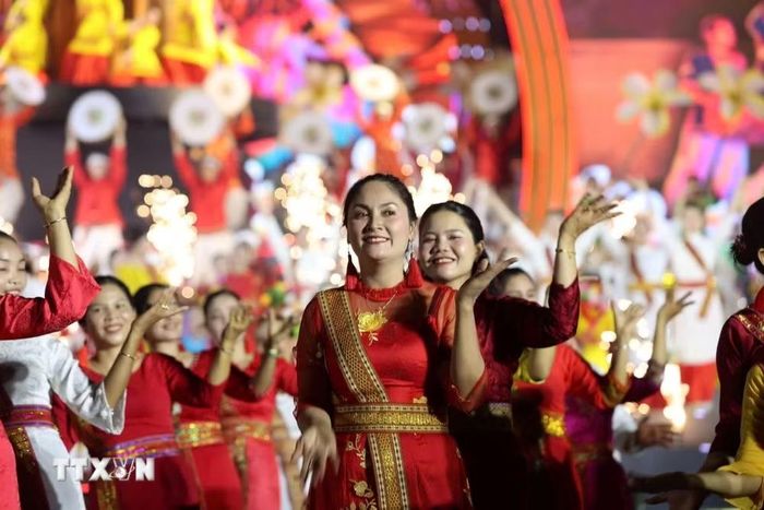 Các đoàn nghệ nhân, diễn viên đến từ 7 tỉnh, thành phố tham gia Ngày hội Văn hóa dân tộc Chăm lần thứ VI tại Khánh Hòa. (Ảnh: Đặng Tuấn/TTXVN)