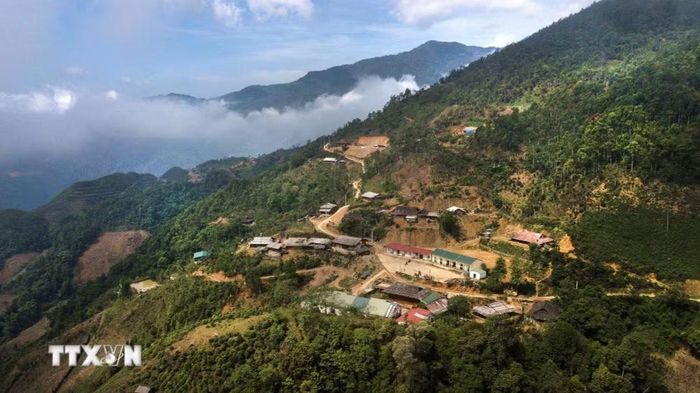 Bản Làng Sáng, Tà Xùa thu hút du khách ưa mạo hiểm nhờ vẻ đẹp hoang sơ, biển mây quanh năm và những cung đường phượt đầy thử thách. (Ảnh: Trọng Đạt/TTXVN)