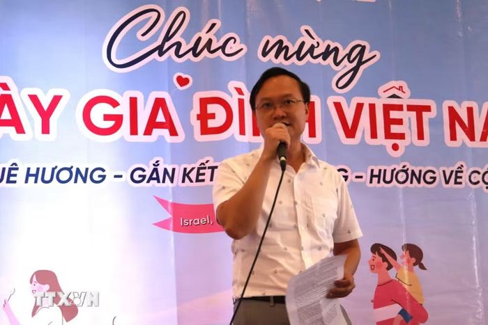 Đại sứ Việt Nam tại Israel Nguyễn Kỳ Sơn nhấn mạnh gia đình là nền tảng gìn giữ bản sắc văn hóa dân tộc và nuôi dưỡng tình yêu quê hương của mỗi người Việt Nam. (Ảnh: Thanh Bình/TTXVN)