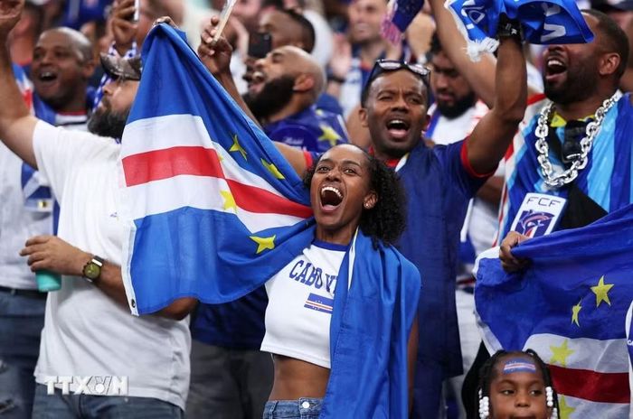 Niềm vui của các cổ động viên Cape Verde. (Ảnh: AFP/TTXVN)