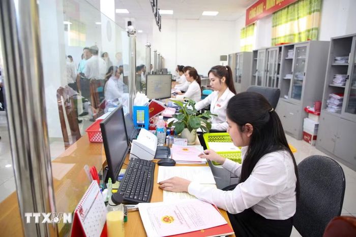 Nâng cao năng lực sử dụng thiết bị số cho cán bộ, công chức, viên chức, góp phần cải thiện chất lượng phục vụ người dân. (Ảnh: Giang Phương/TTXVN)