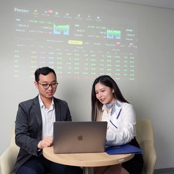 Dòng tiền nội cũng đang nghiêng về trạng thái phòng thủ, chủ yếu đứng ngoài quan sát hoặc chỉ giải ngân ở vùng giá thấp thay vì mua đuổi. (Ảnh: Vietnam+)