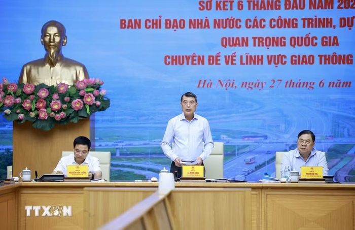 Thủ tướng Lê Minh Hưng chủ trì Hội nghị trực tuyến sơ kết 6 tháng đầu năm 2026 về lĩnh vực giao thông vận tải. (Ảnh: Dương Giang/TTXVN)